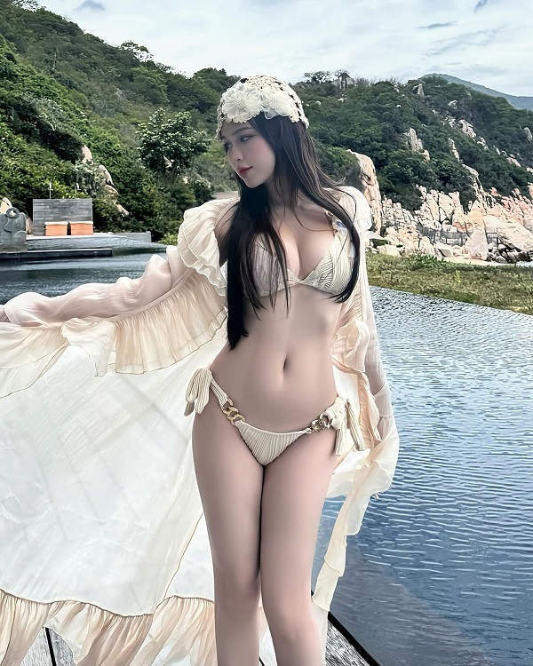 gái xinh vú to mặc bikini 25